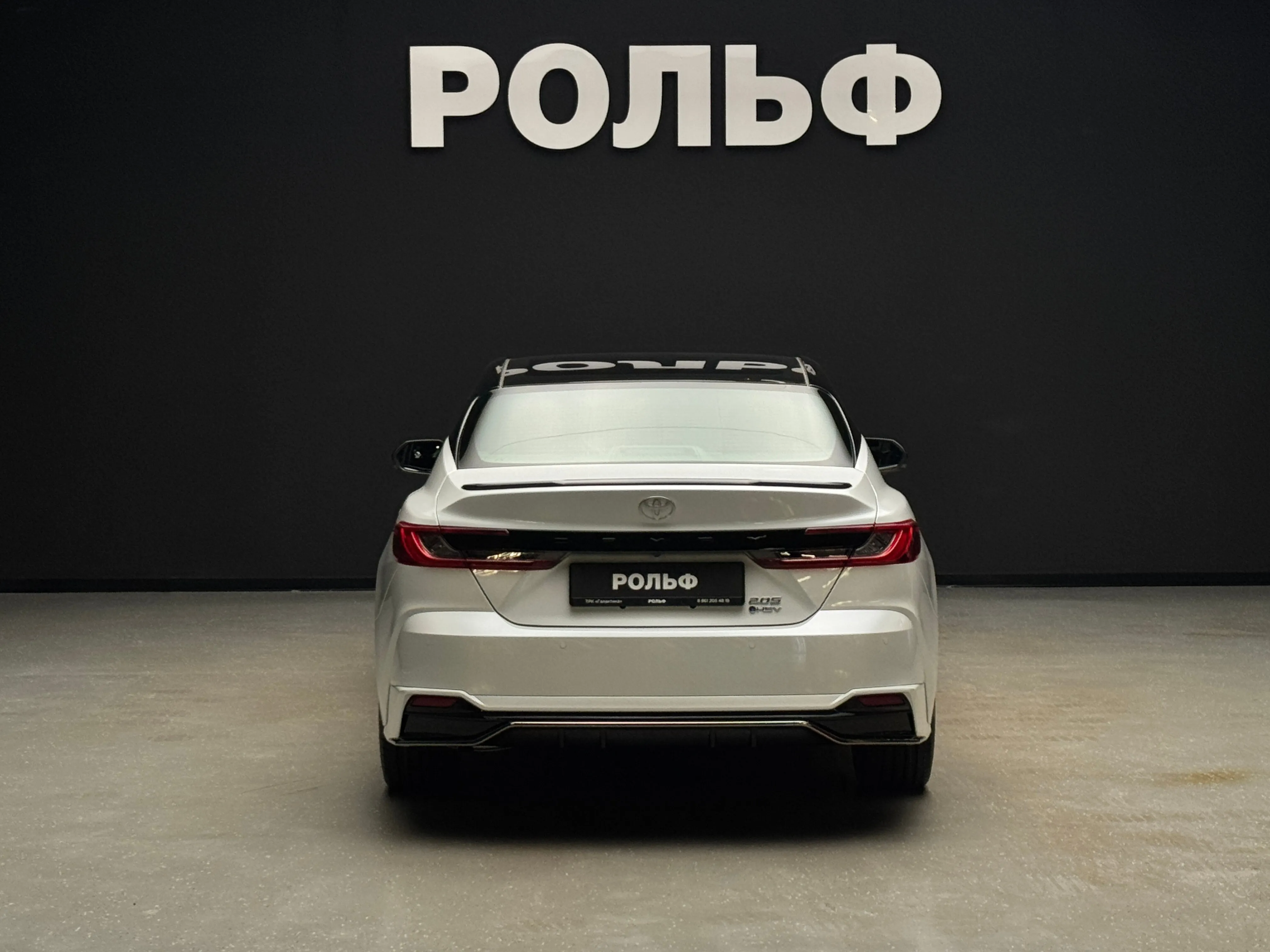 Toyota Camry 2025 4