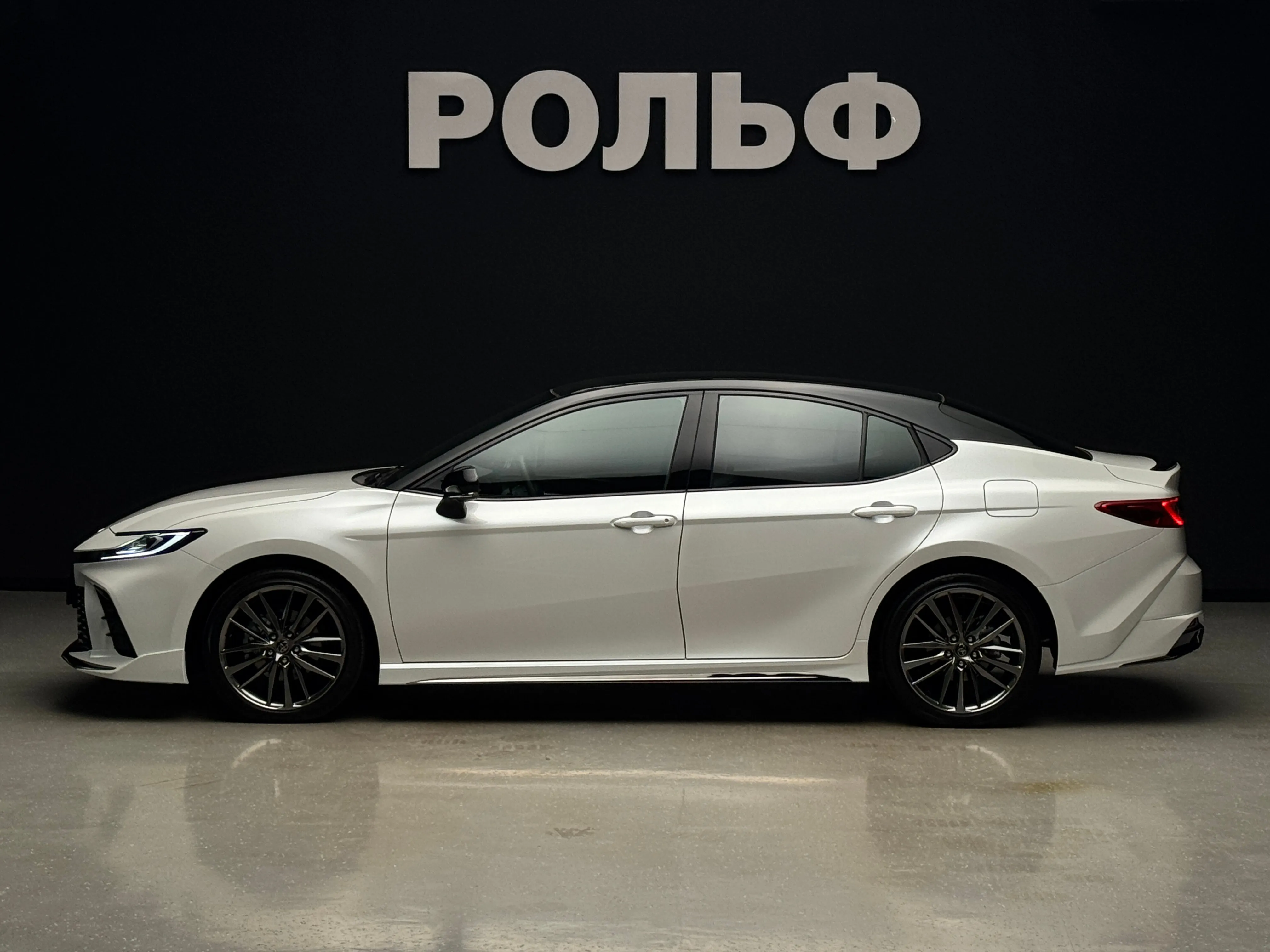 Toyota Camry 2025 6