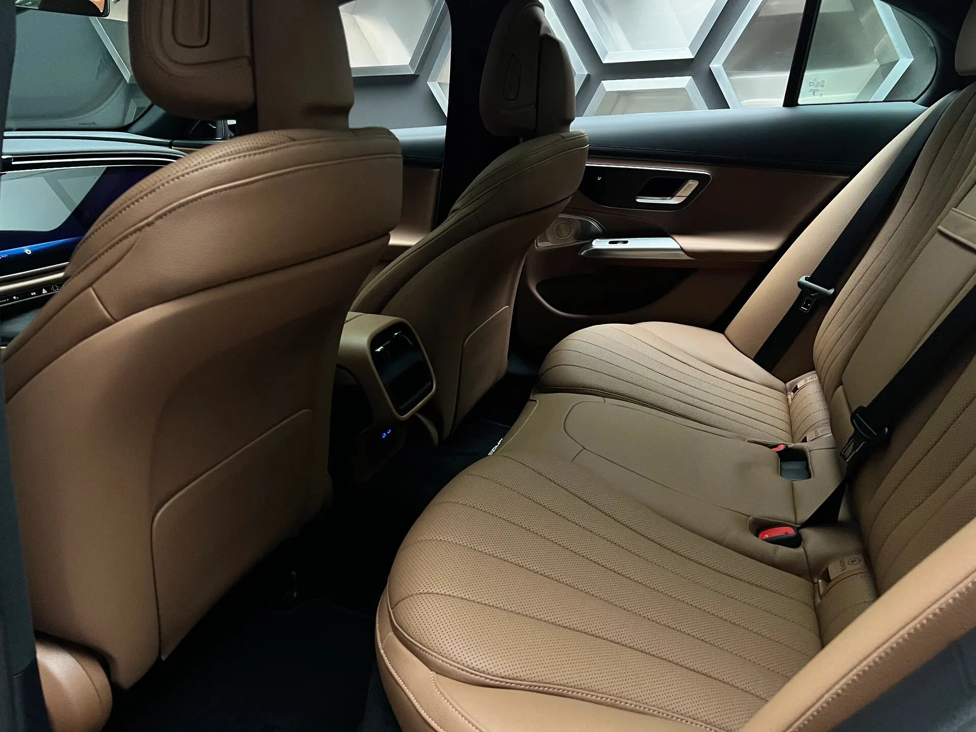 Mercedes-Benz E-класс 2025 12