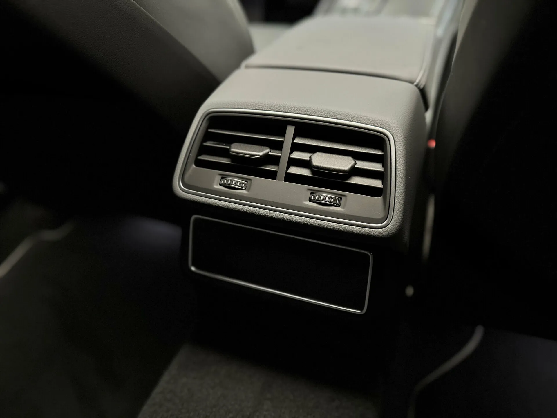 Audi A7L 2024 32