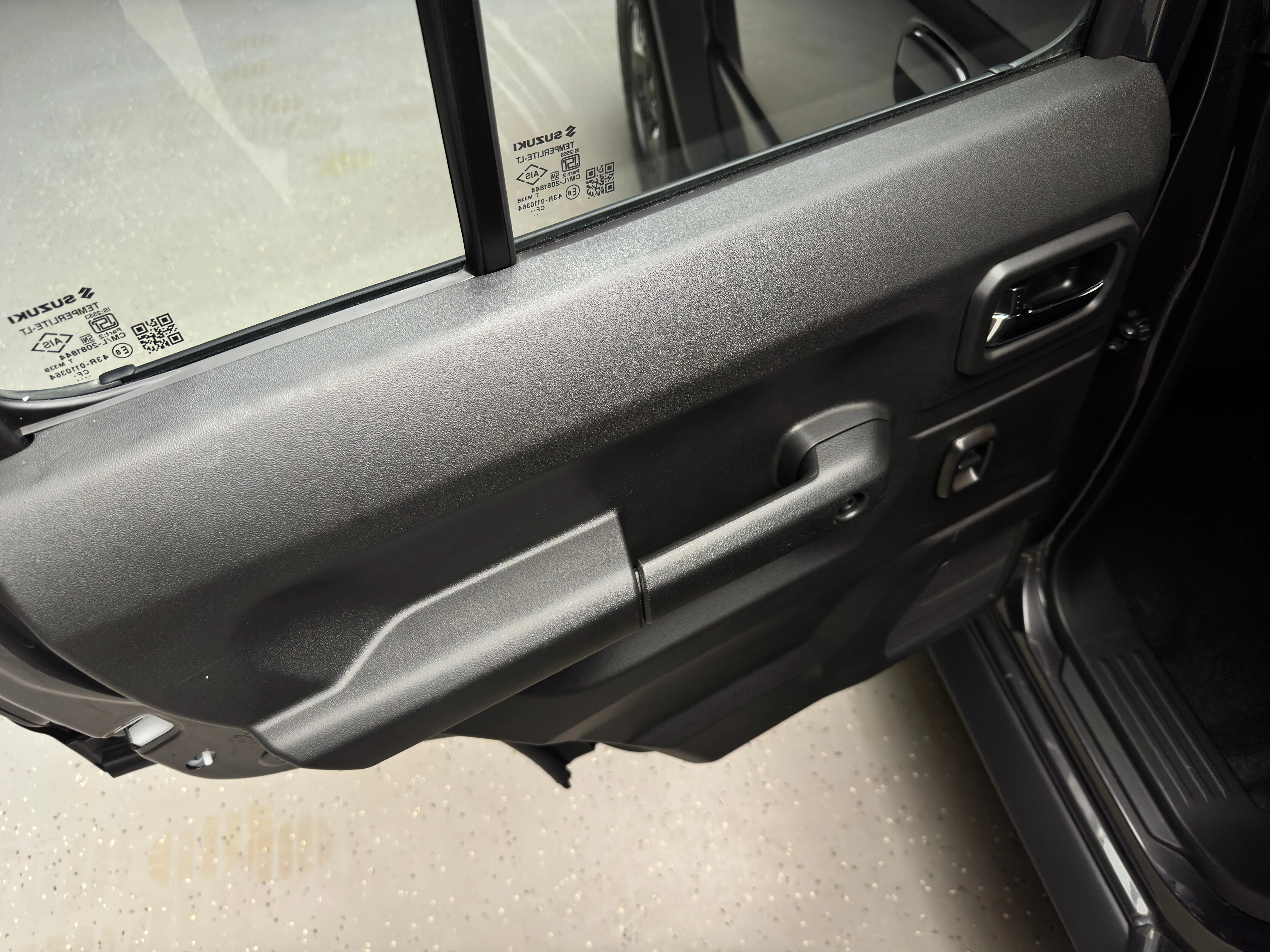 Suzuki Jimny 2025 24
