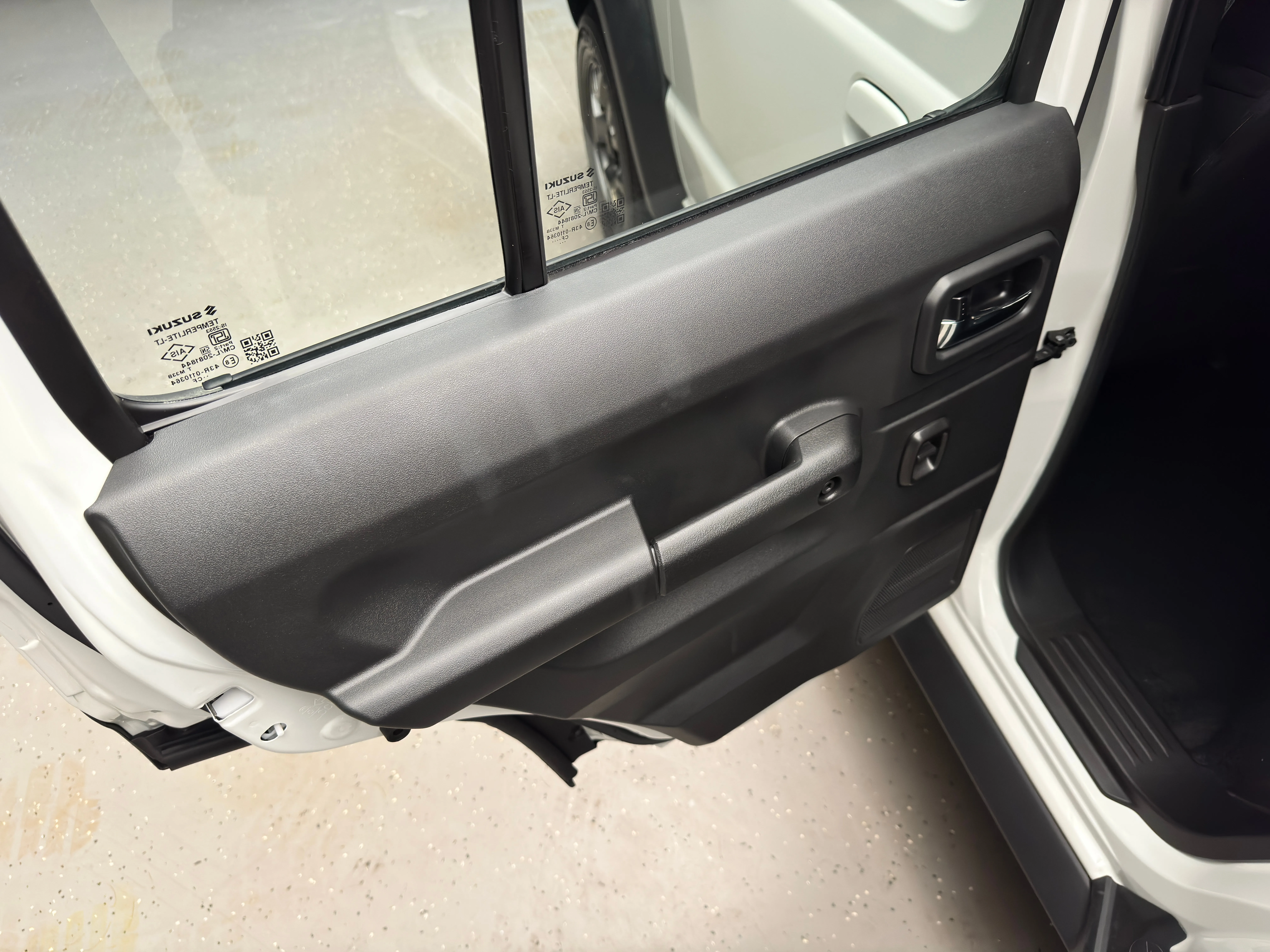 Suzuki Jimny 2025 23