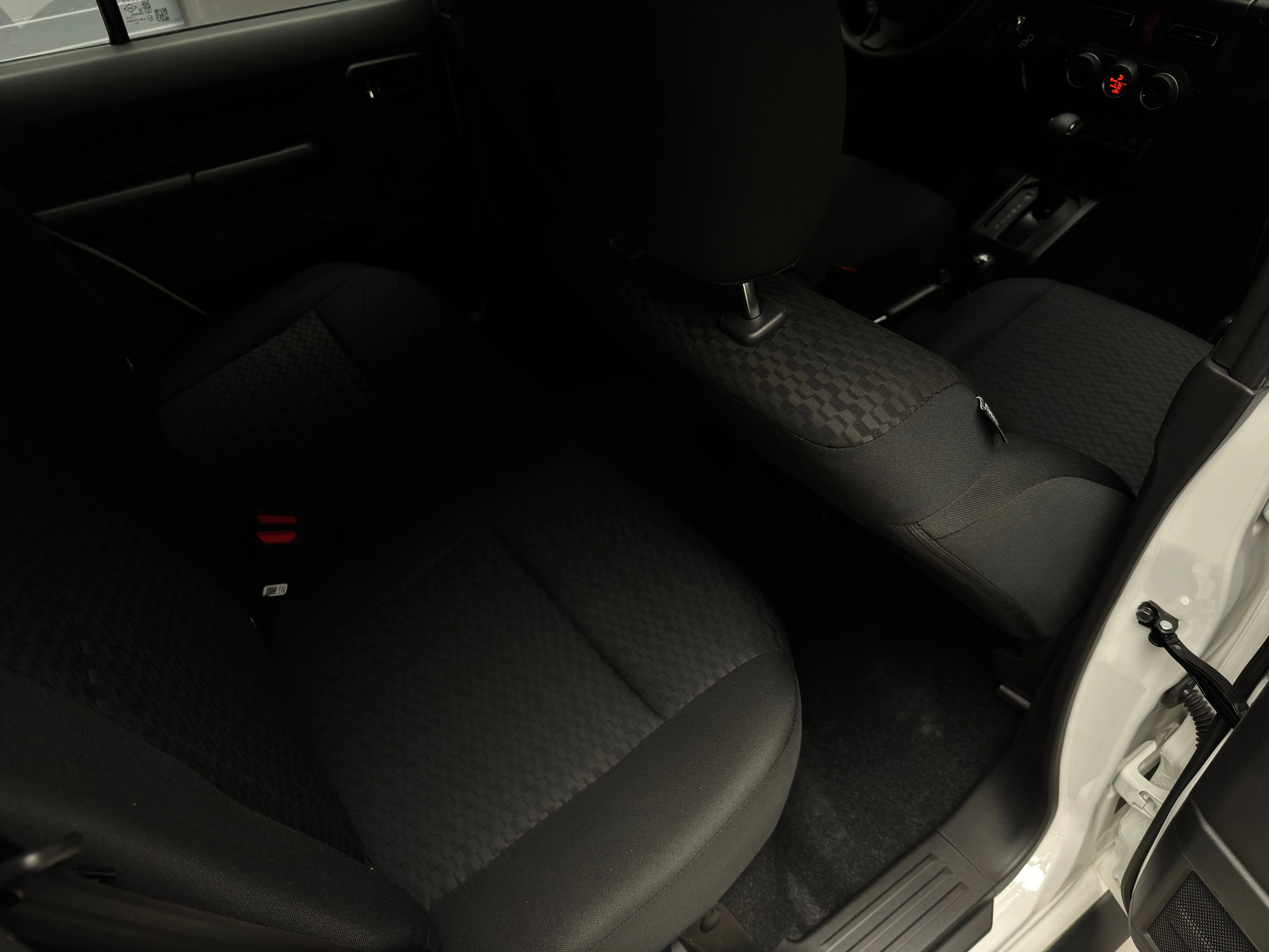 Suzuki Jimny 2025 24