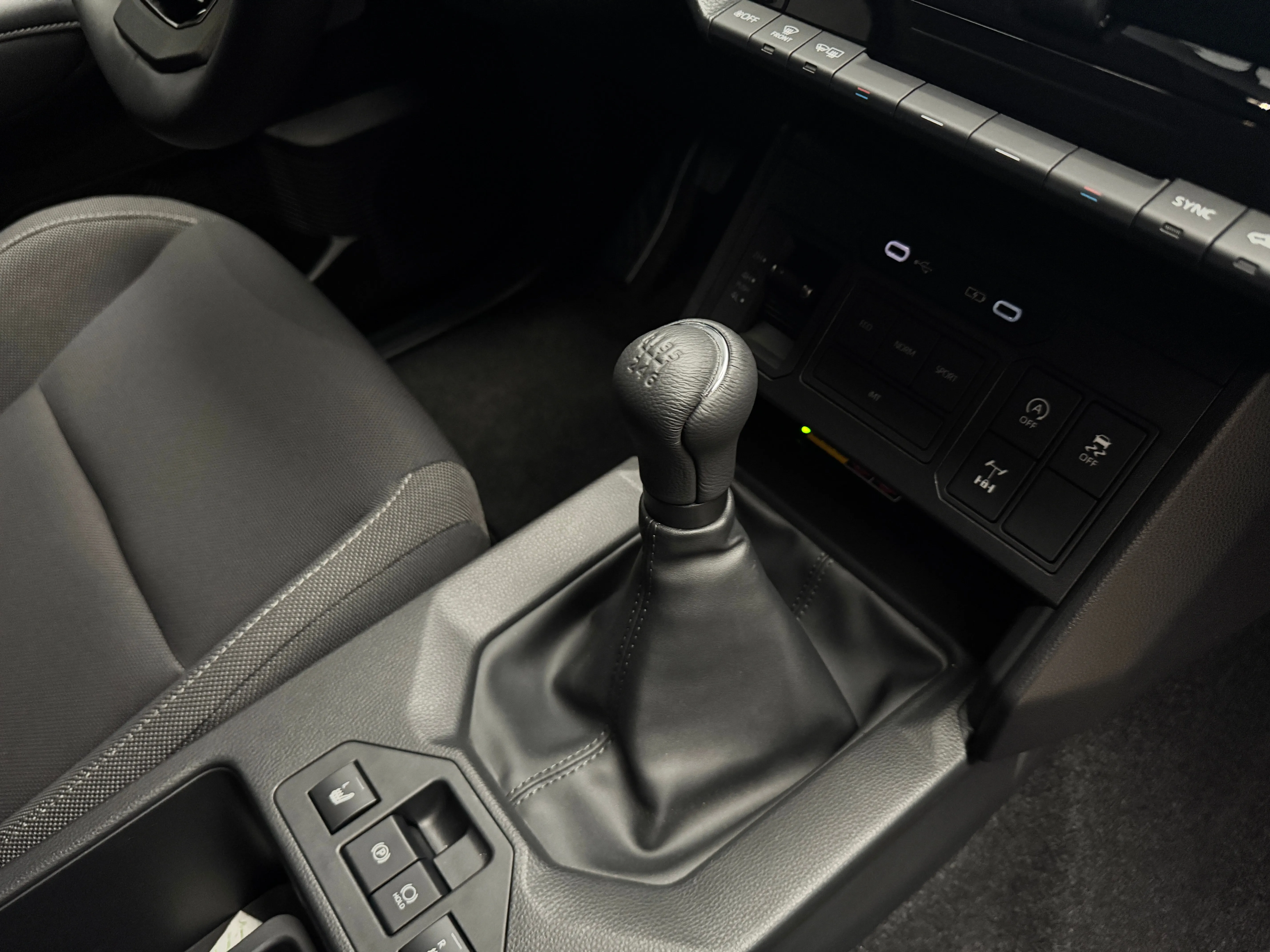 Toyota Hilux 2025 27
