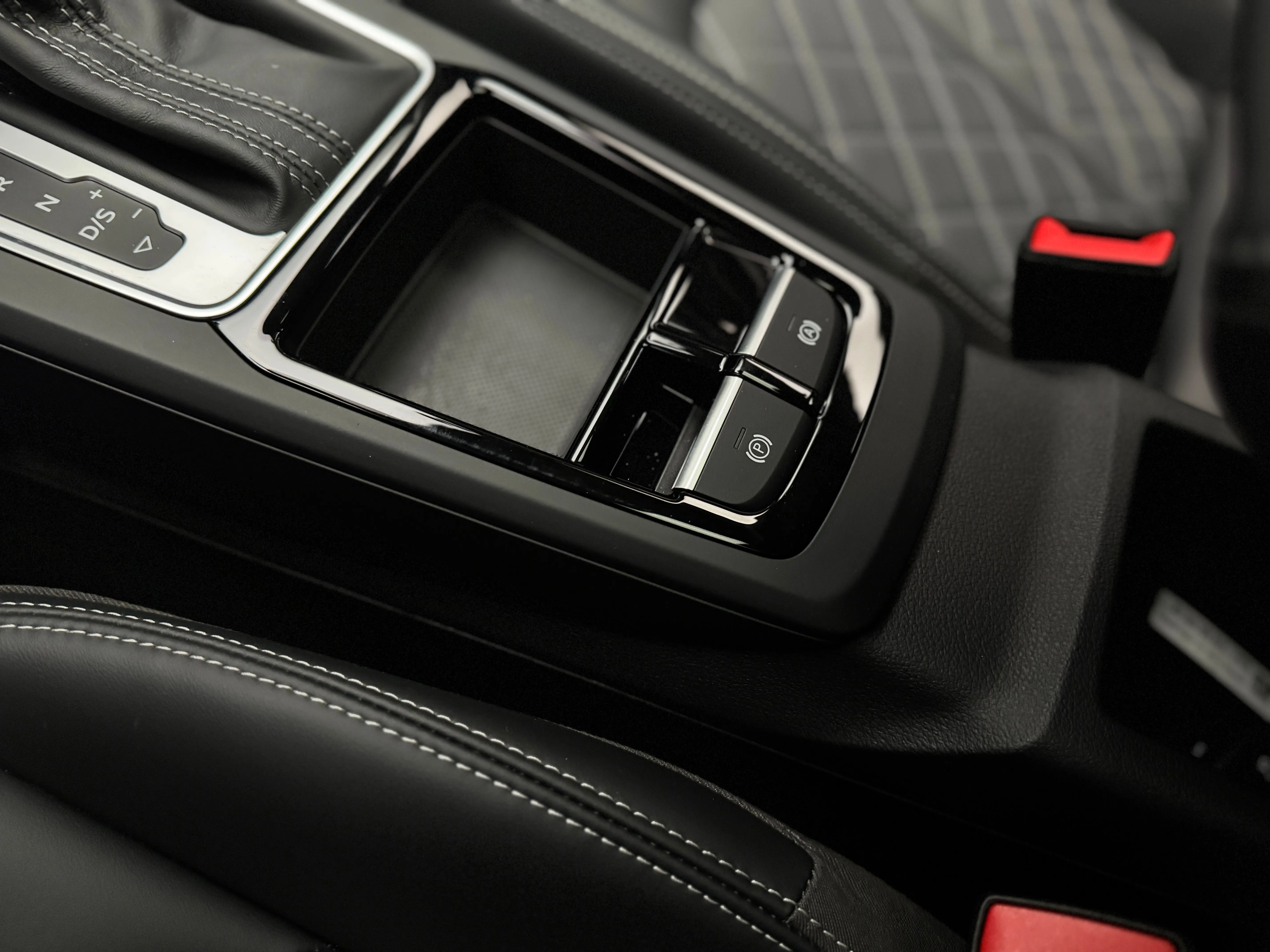 Audi Q2L 2025 18