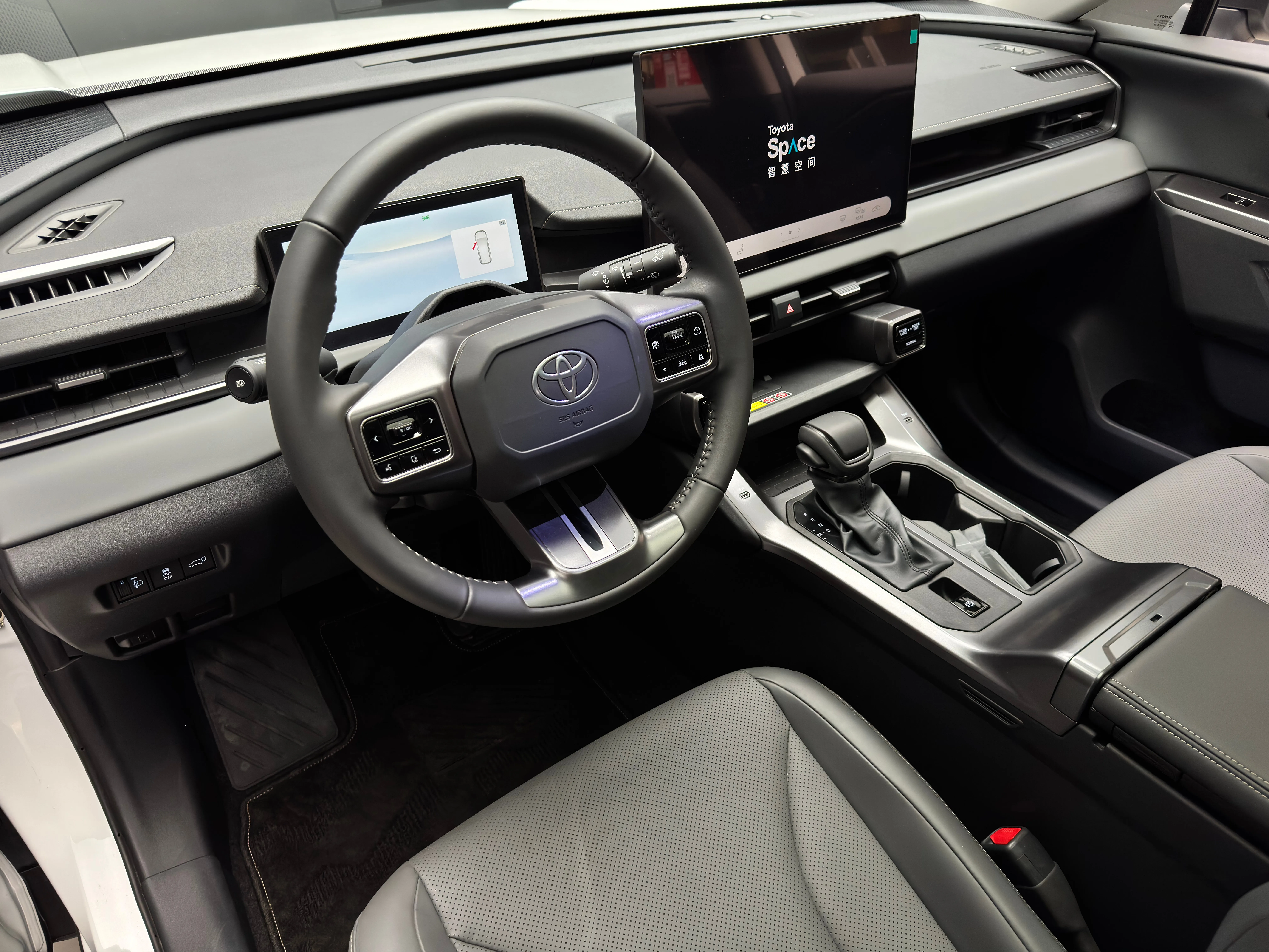 Toyota RAV4 2025 10