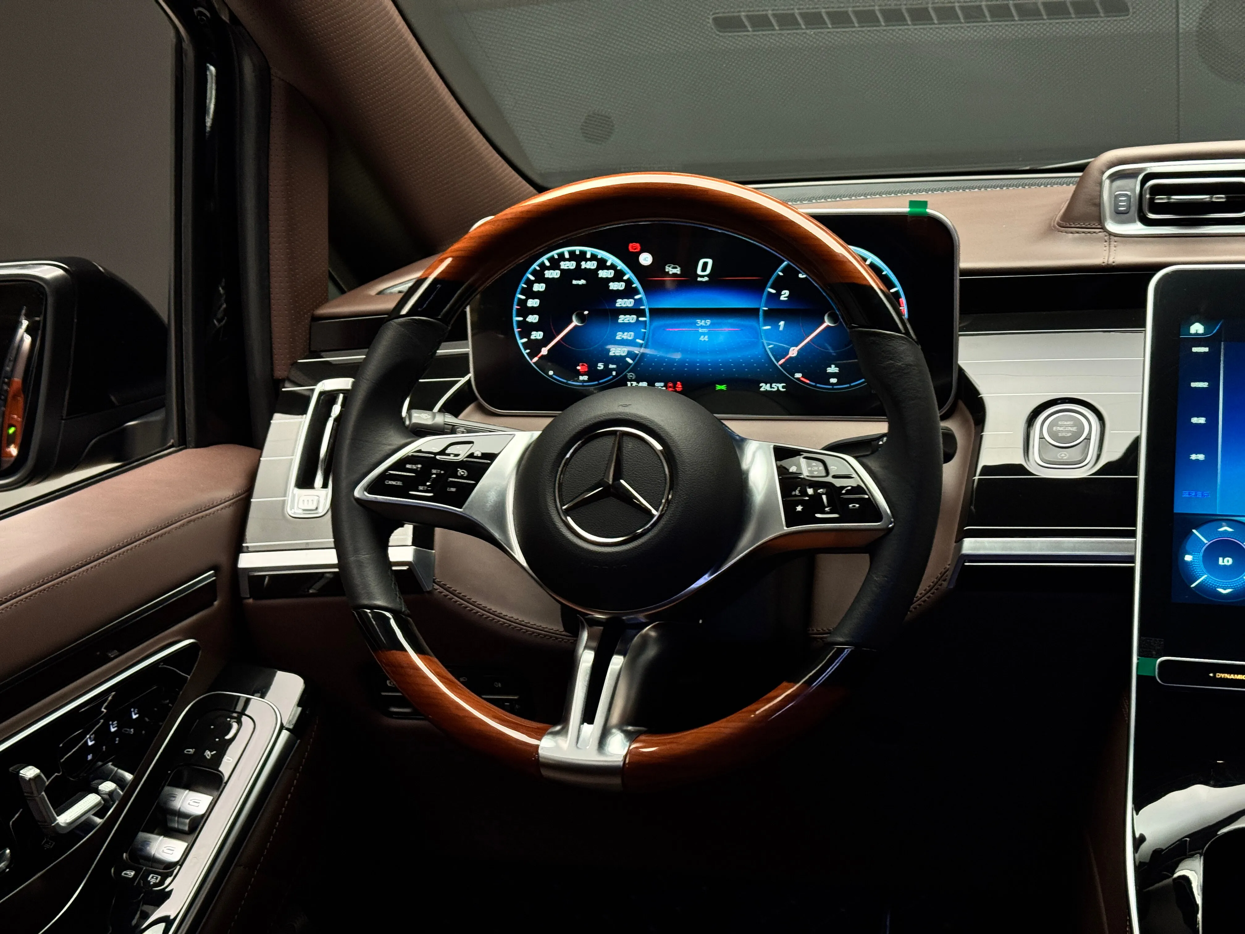 Mercedes-Benz Vito 2025 10