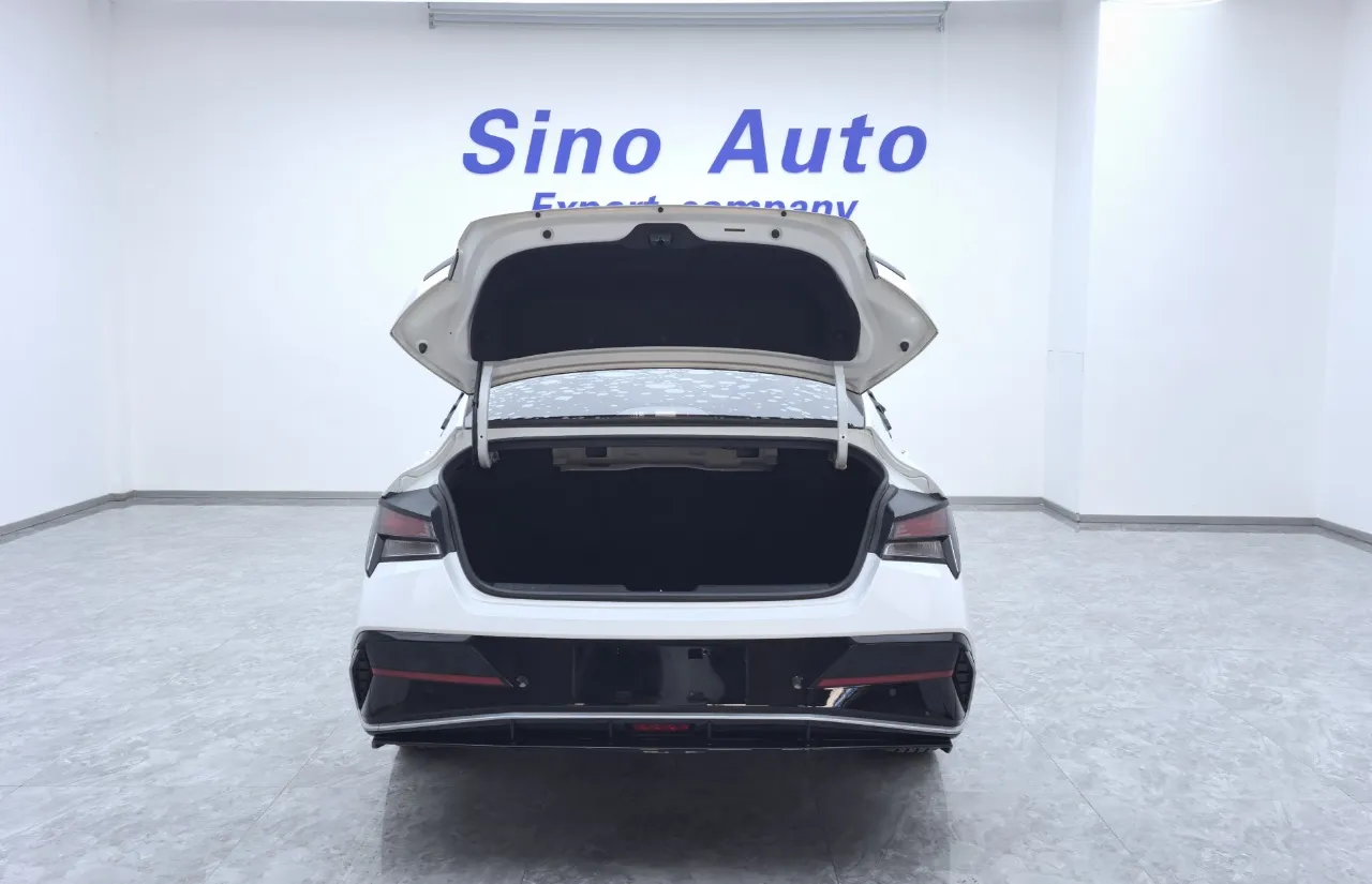 Hyundai Elantra, 2023