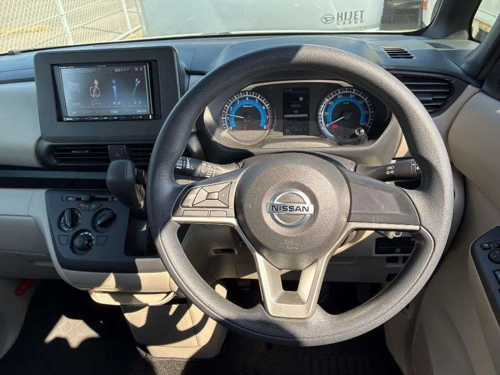 Nissan Roox, 2022