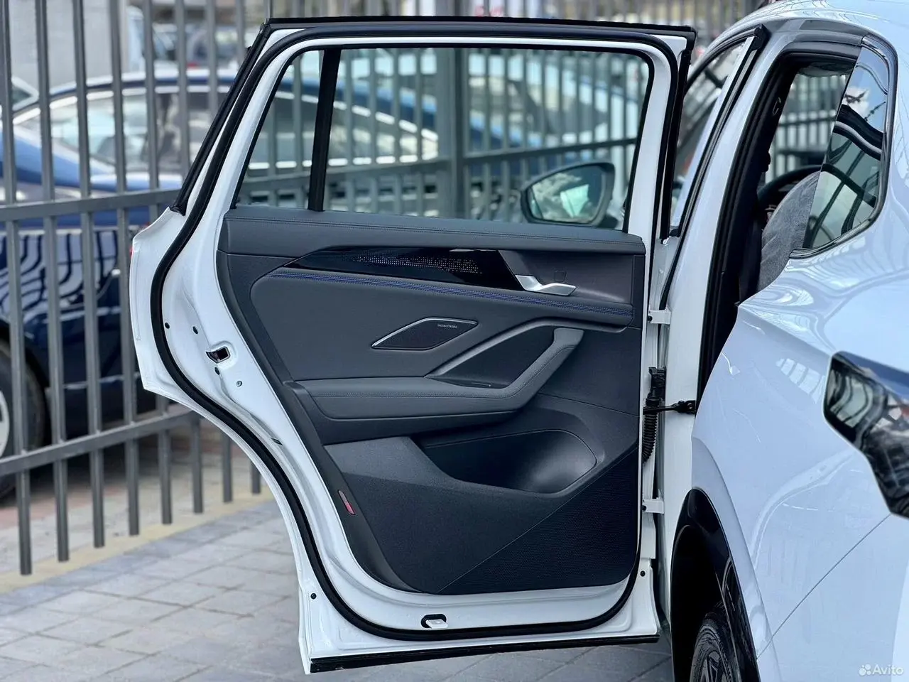 Volkswagen Tiguan L, 2026