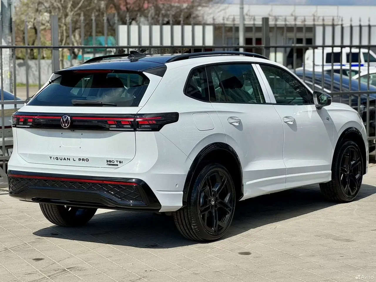 Volkswagen Tiguan L, 2026
