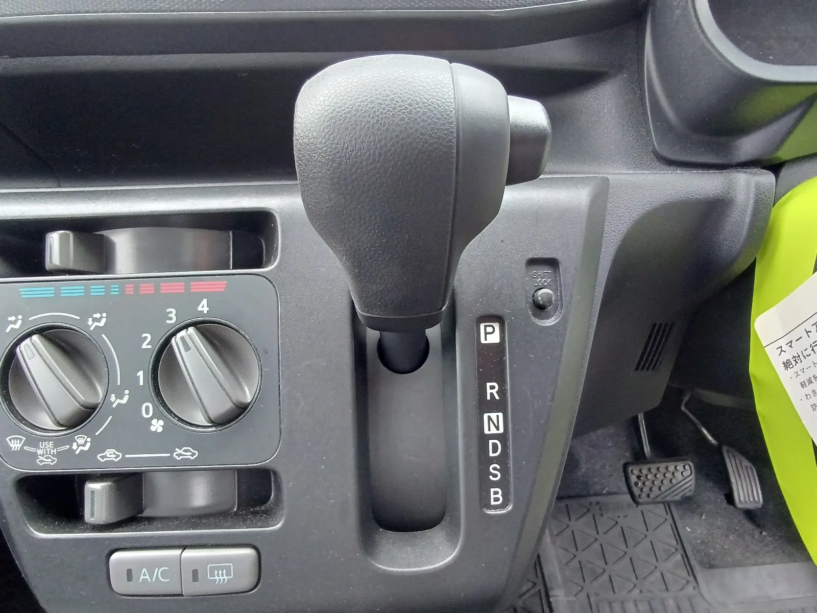 Daihatsu MIRA E S, 2022