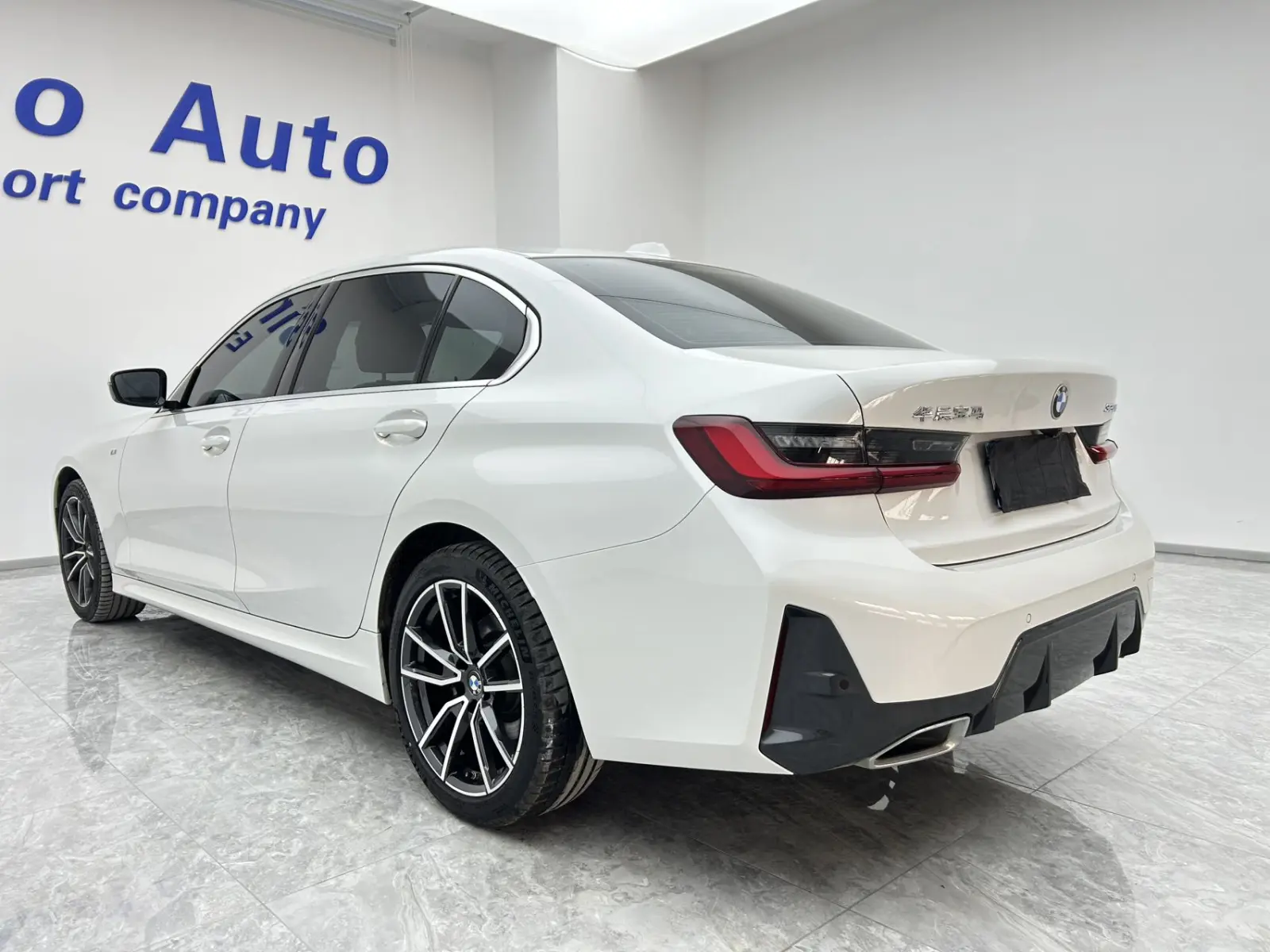 BMW 320Li, 2023