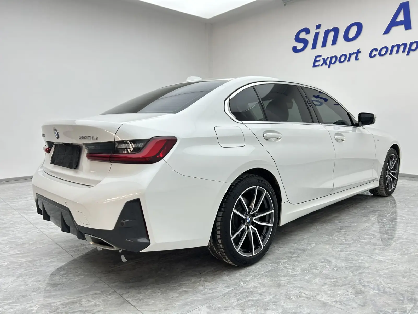 BMW 320Li, 2023