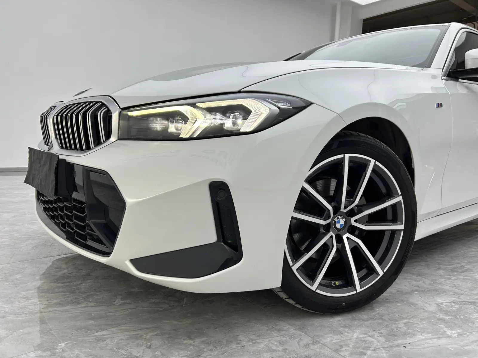 BMW 320Li, 2023