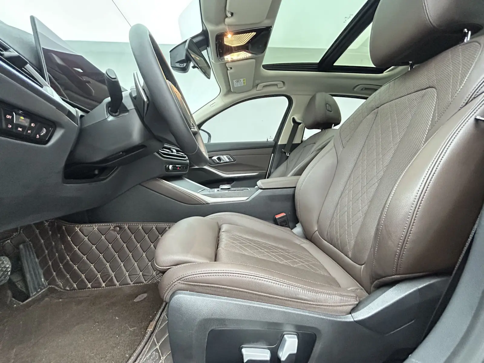 BMW 320Li, 2023