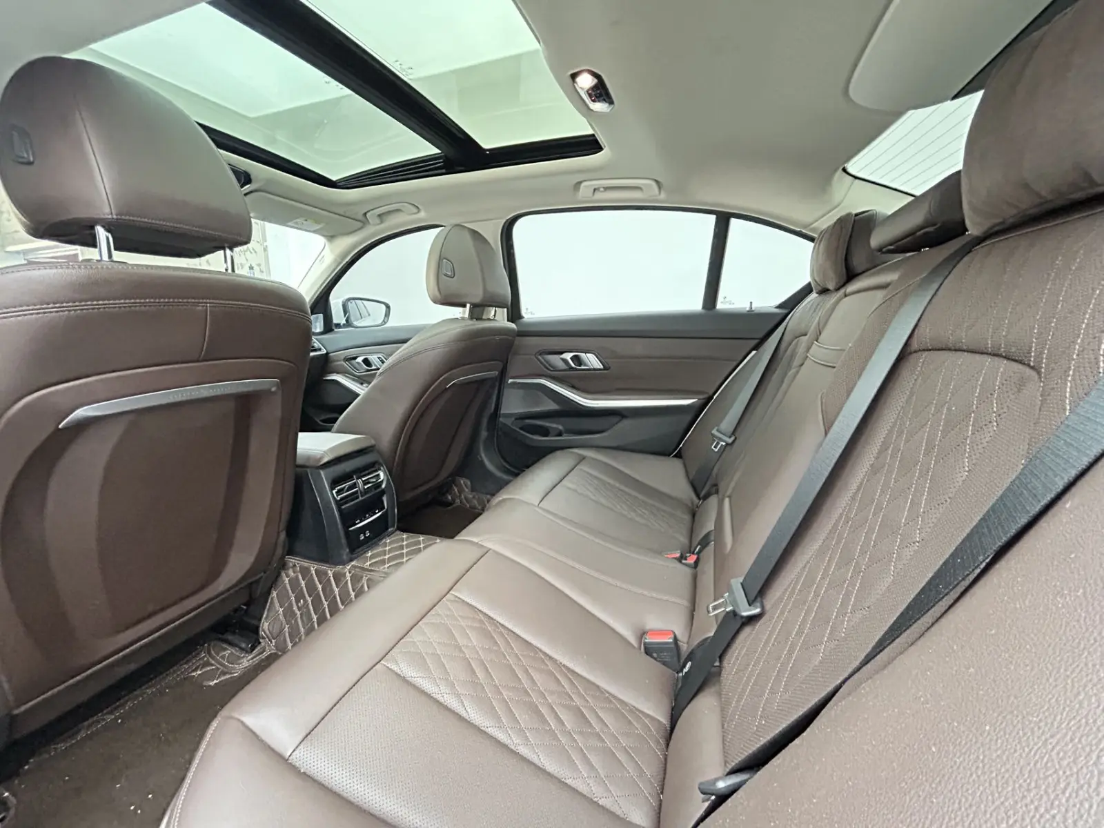 BMW 320Li, 2023