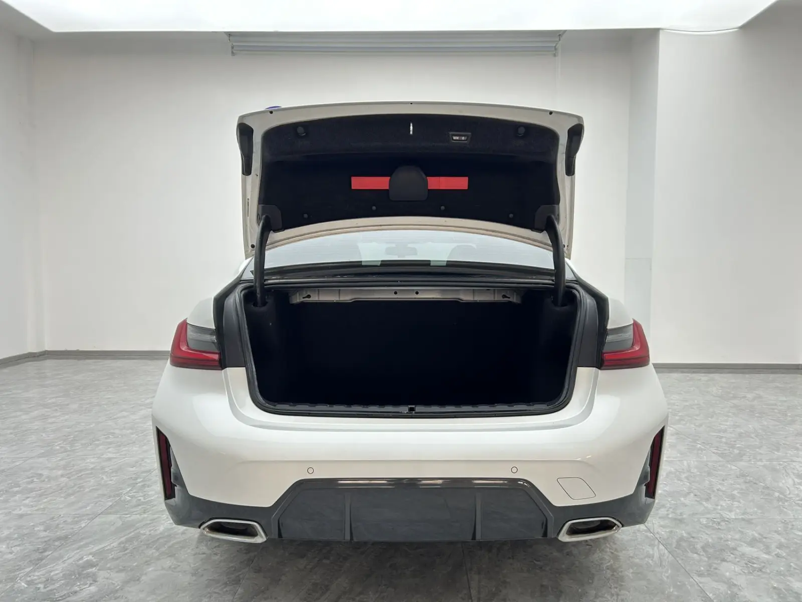 BMW 320Li, 2023
