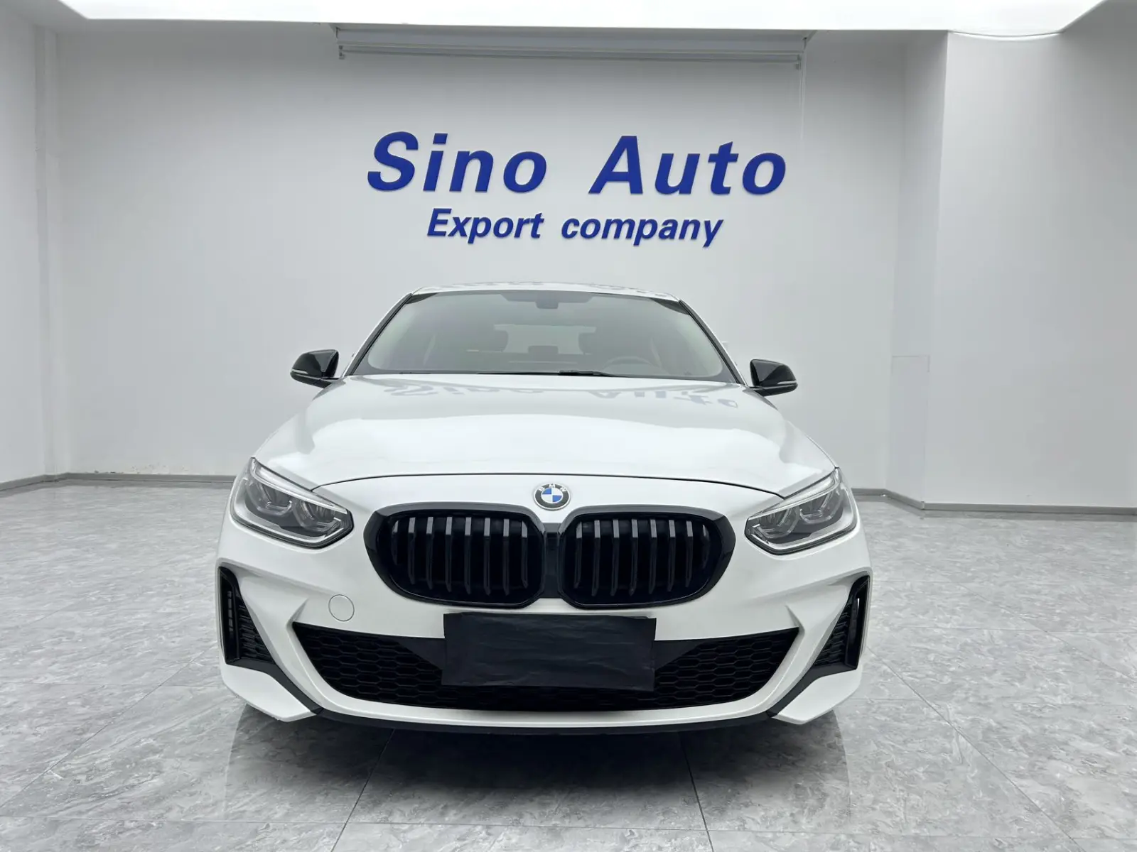 BMW 120i, 2022