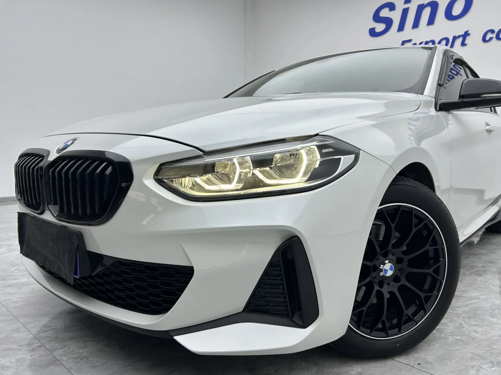 BMW 120i, 2022