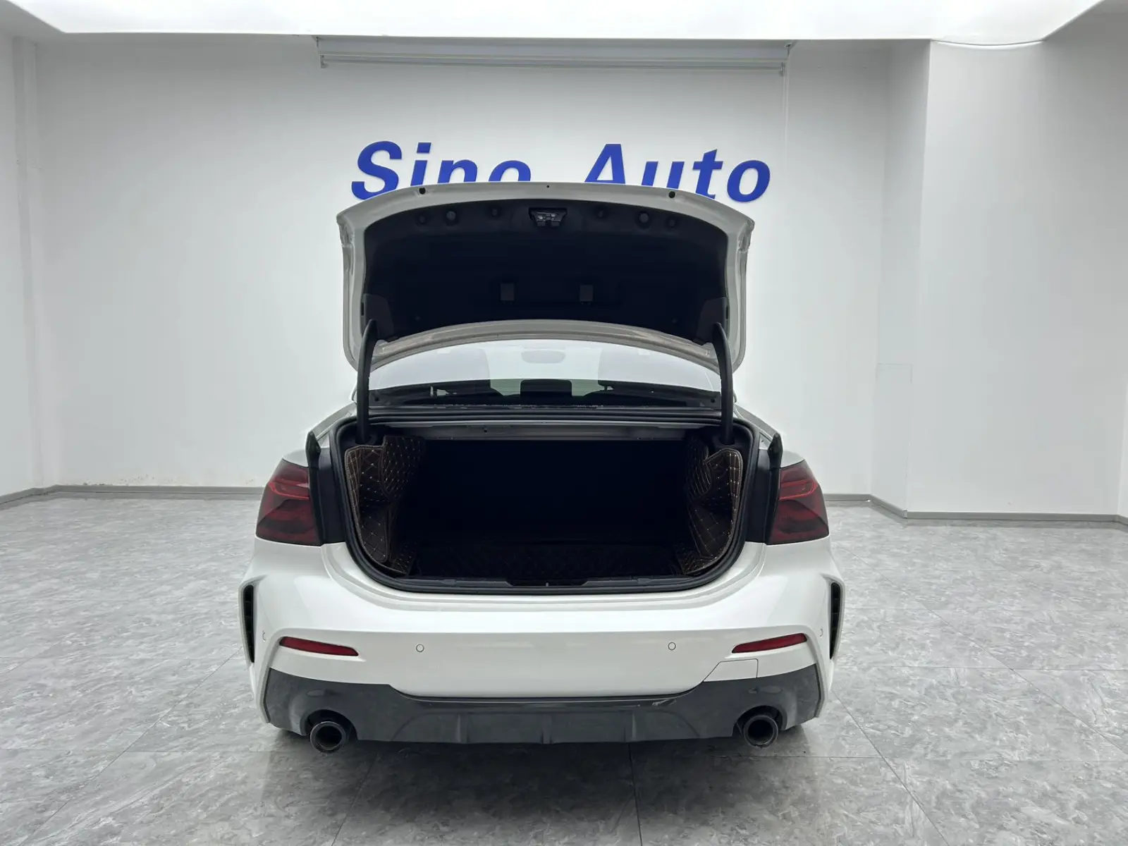 BMW 120i, 2022