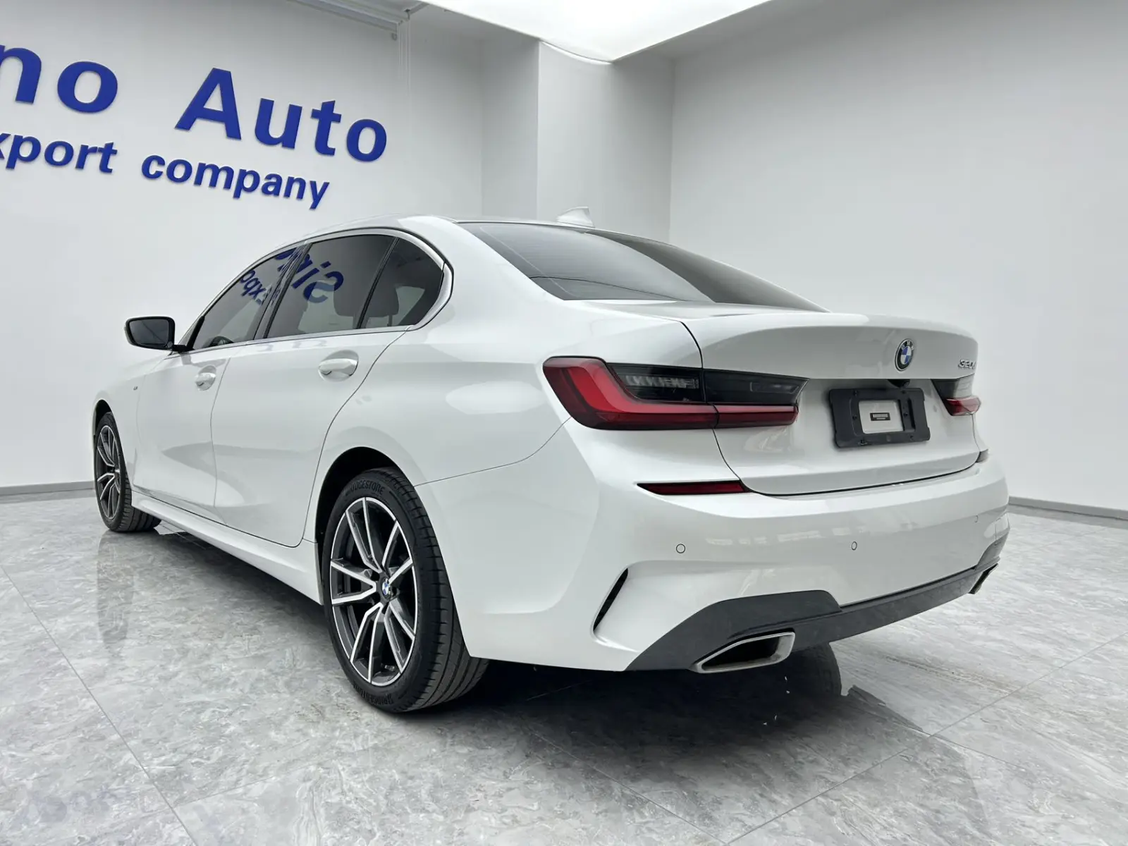 BMW 320Li, 2022