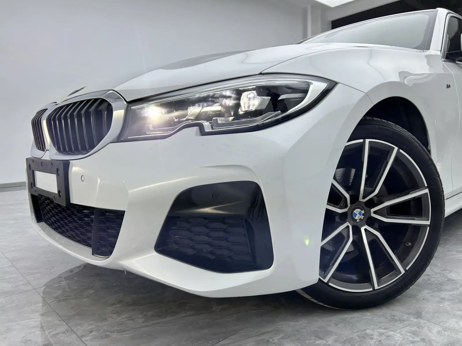BMW 320Li, 2022