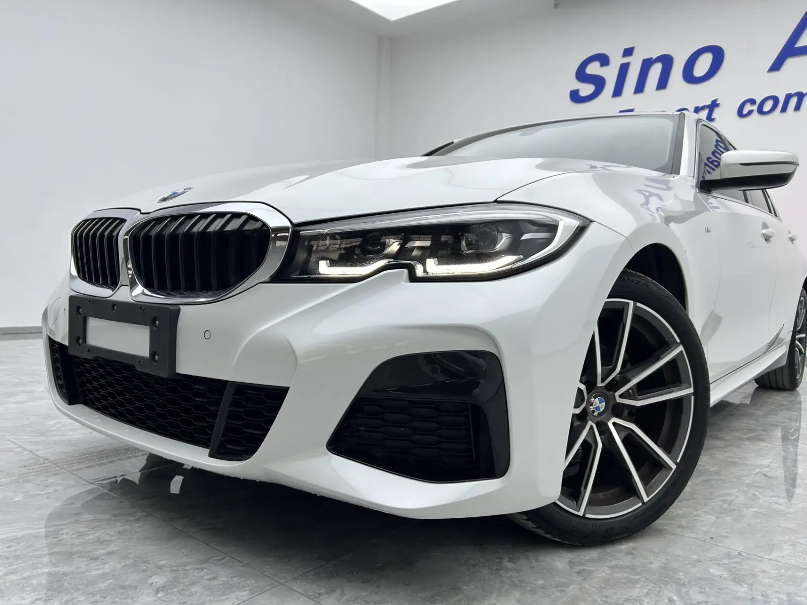 BMW 320Li, 2022
