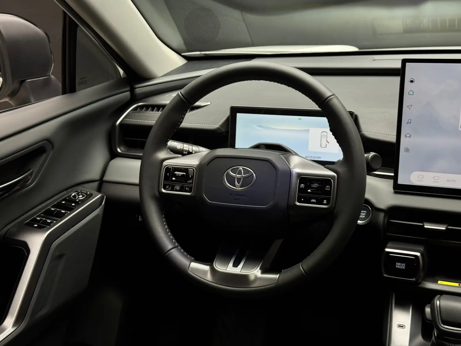 Toyota RAV4 2025 10