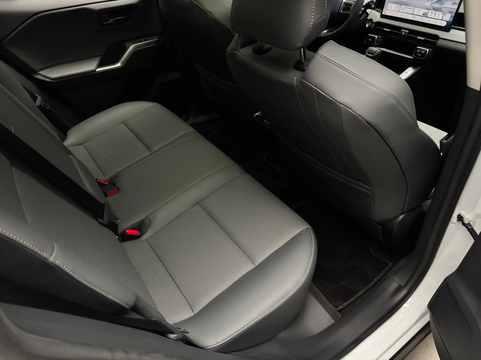 Toyota RAV4 2025 17