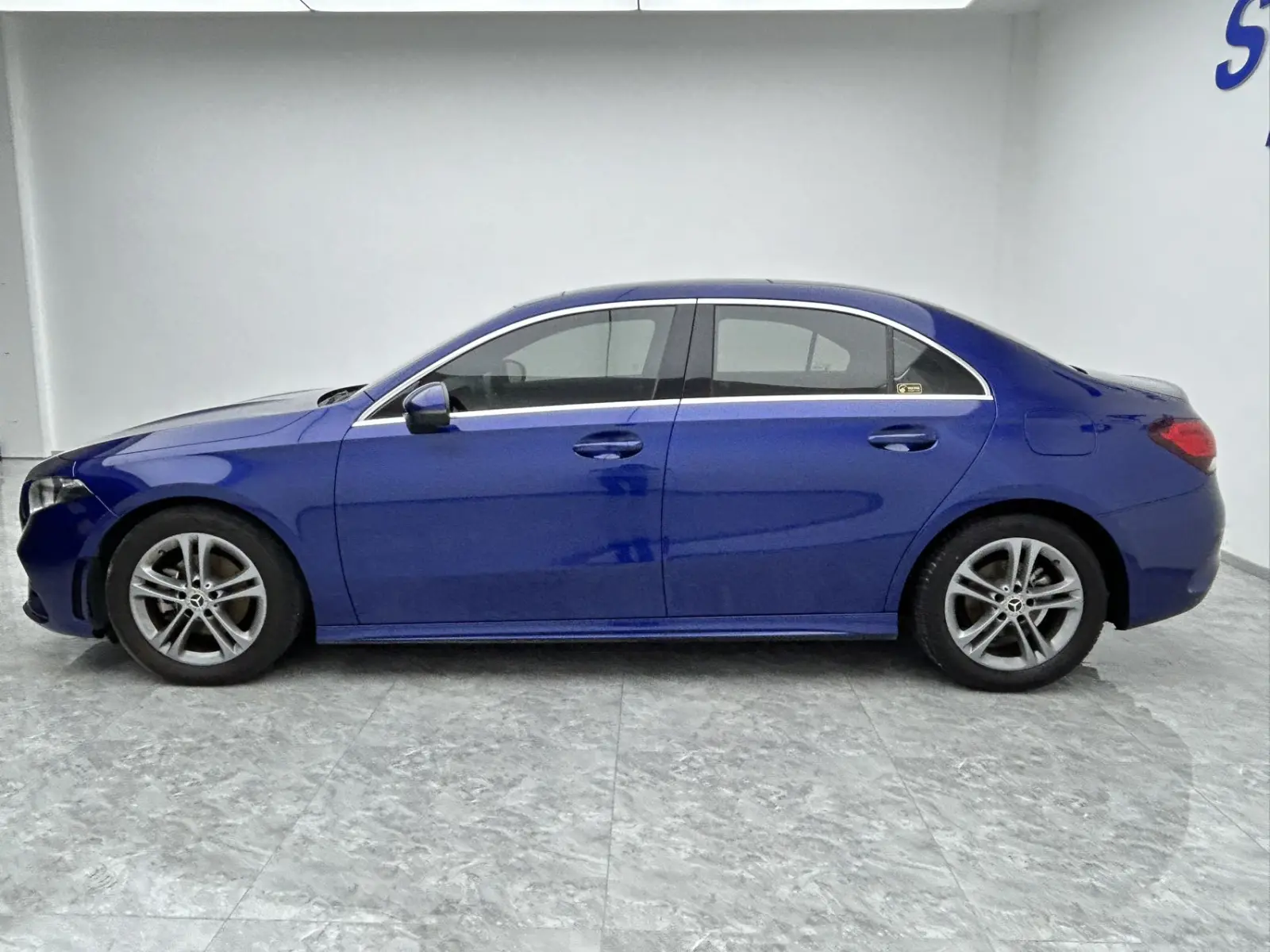Mercedes-Benz A180L, 2022