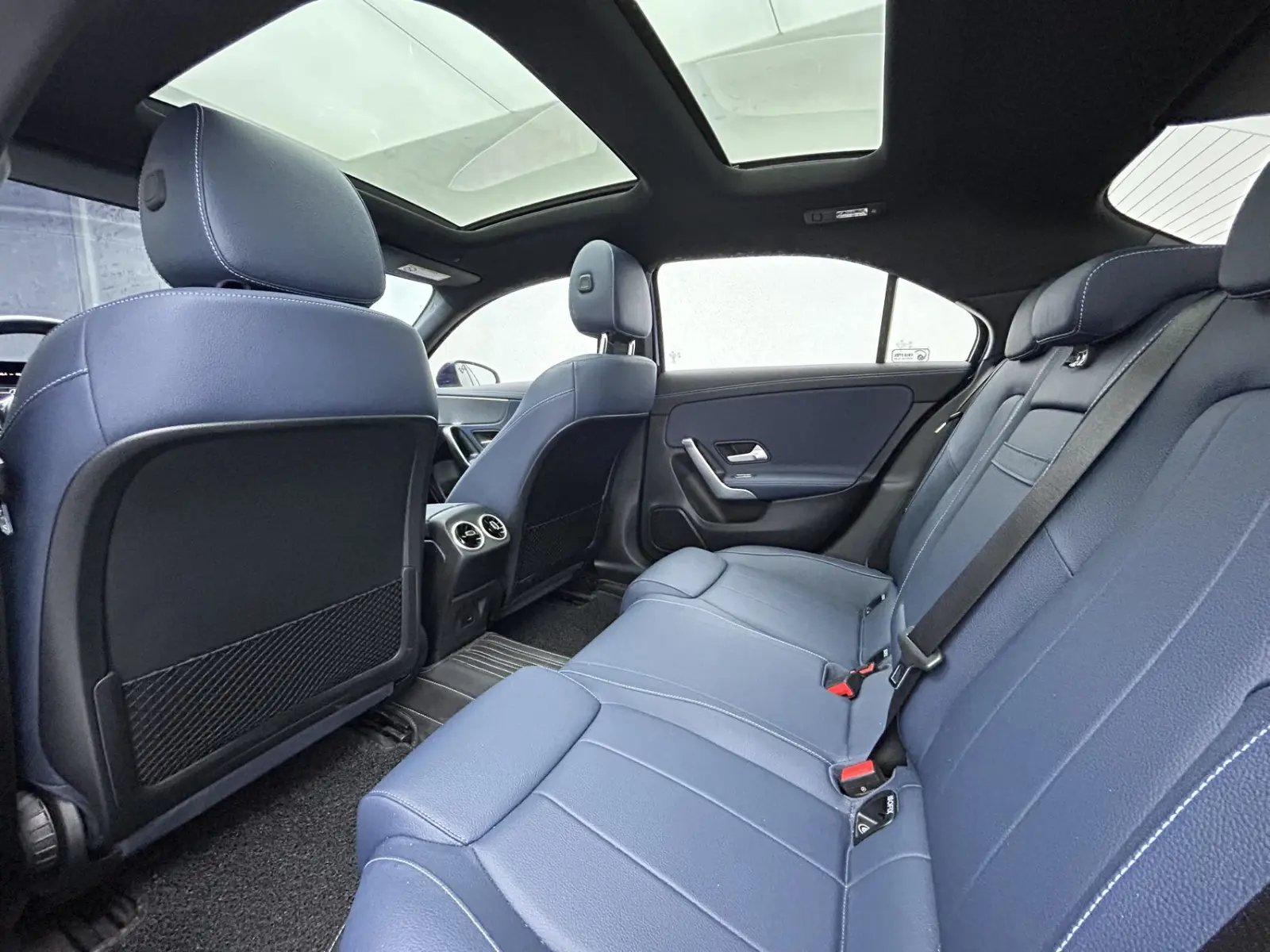 Mercedes-Benz A180L, 2022