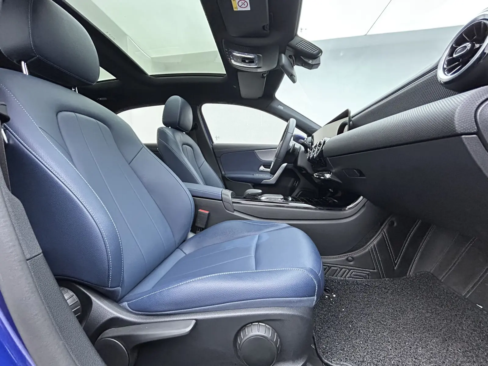 Mercedes-Benz A180L, 2022