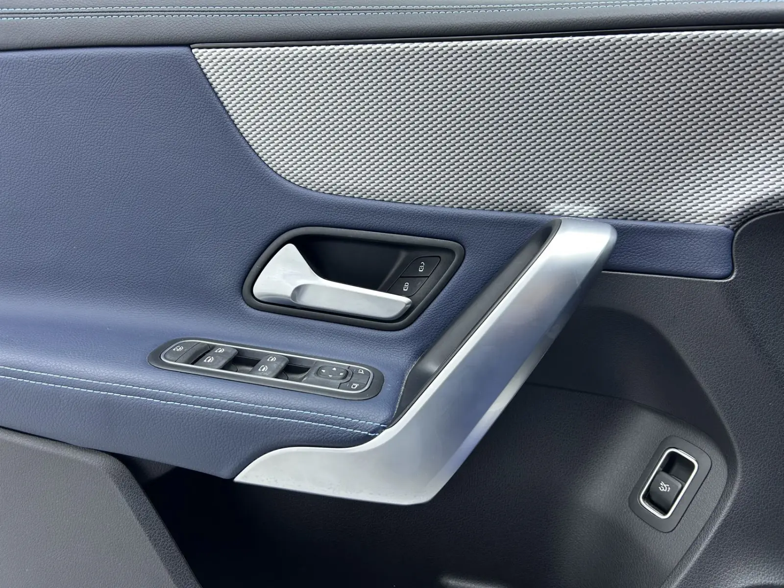Mercedes-Benz A180L, 2022