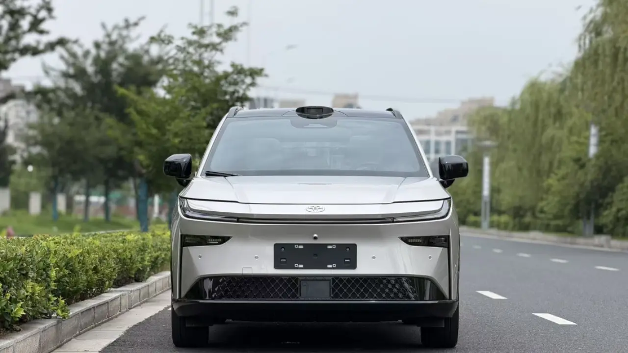 Toyota Platinum Wisdom, 2025