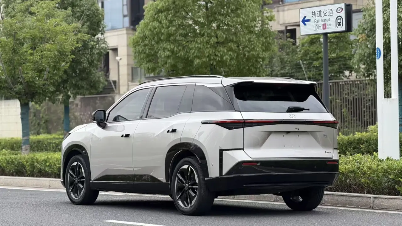 Toyota Platinum Wisdom, 2025