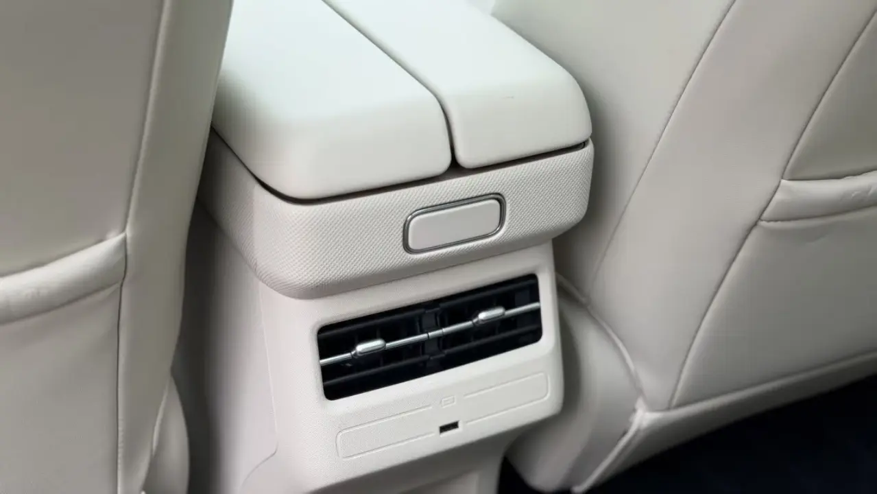 Toyota Platinum Wisdom, 2025