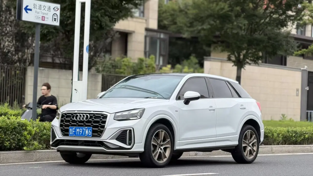 Audi Q2L, 2023