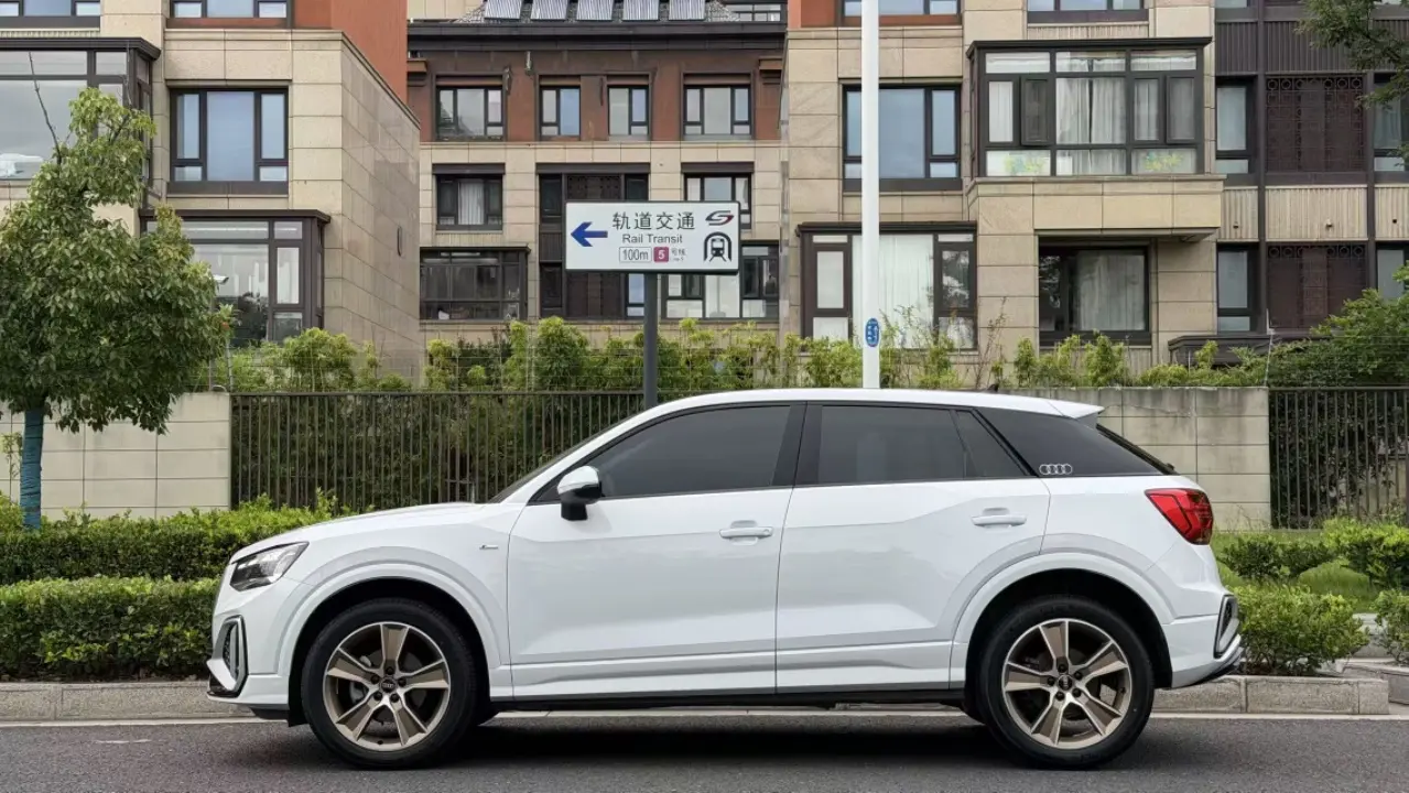 Audi Q2L, 2023