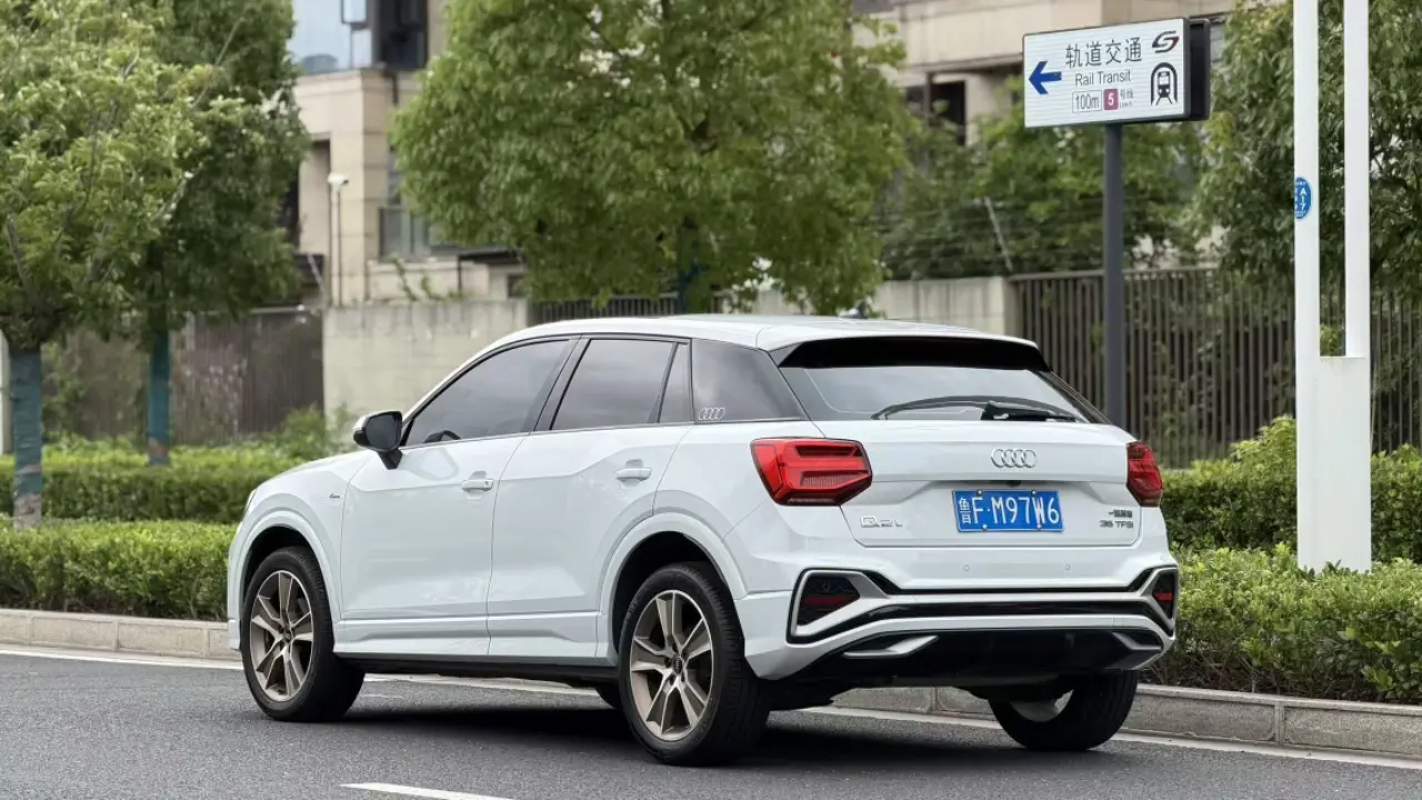 Audi Q2L, 2023