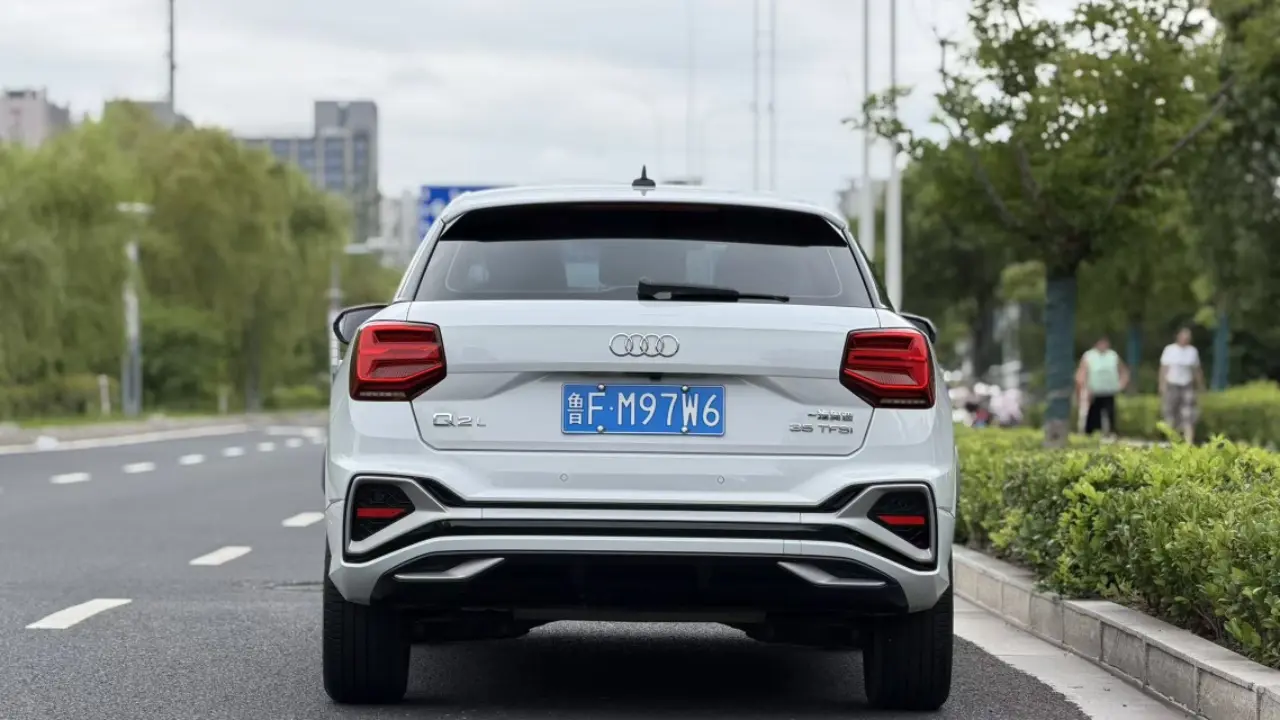 Audi Q2L, 2023