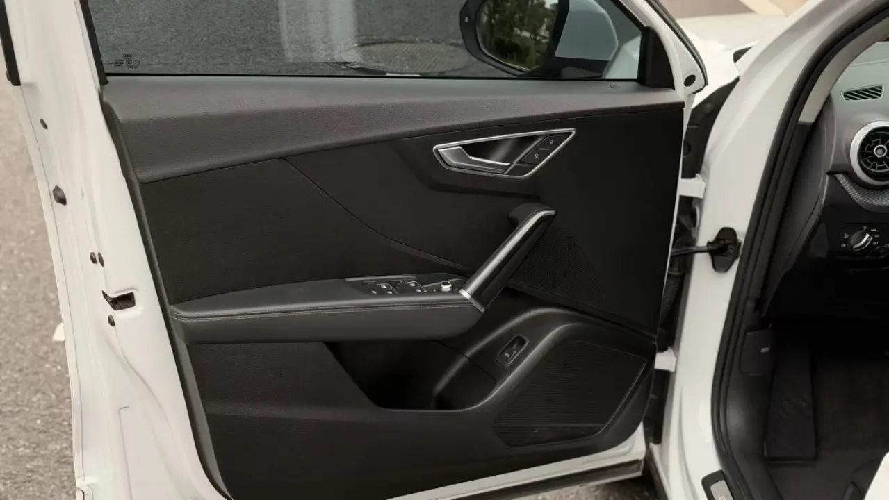 Audi Q2L, 2023