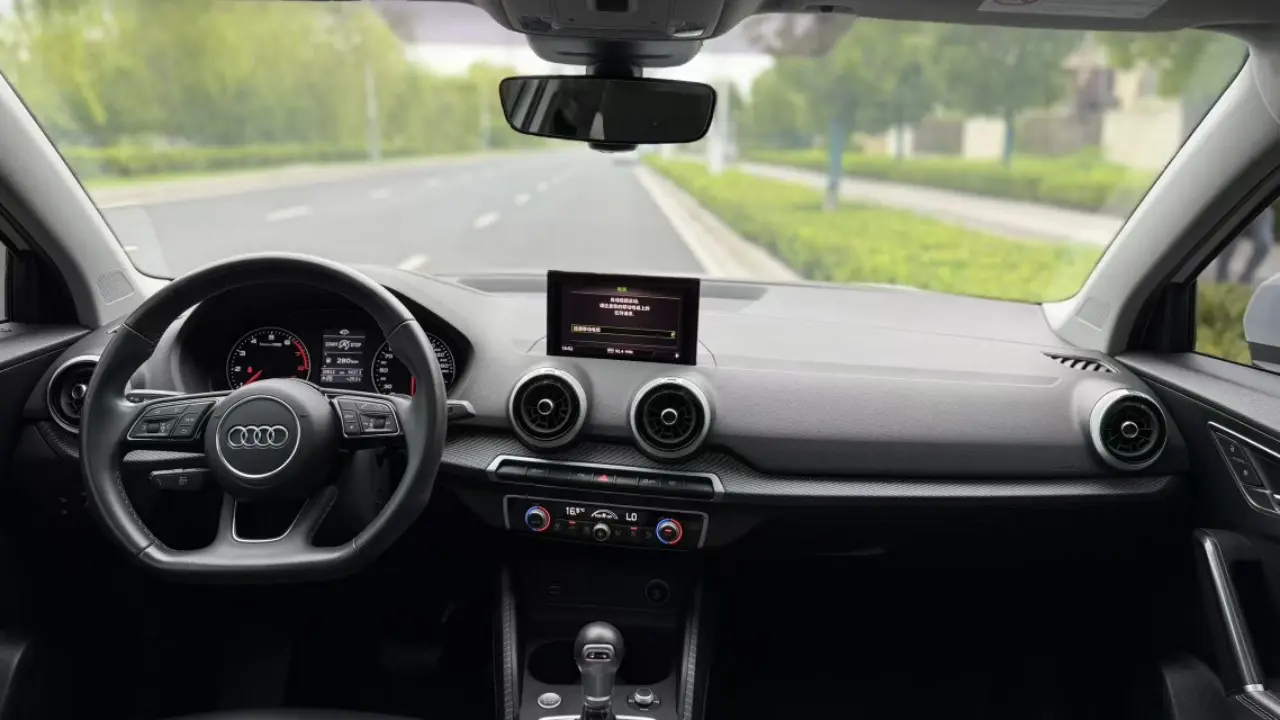 Audi Q2L, 2023