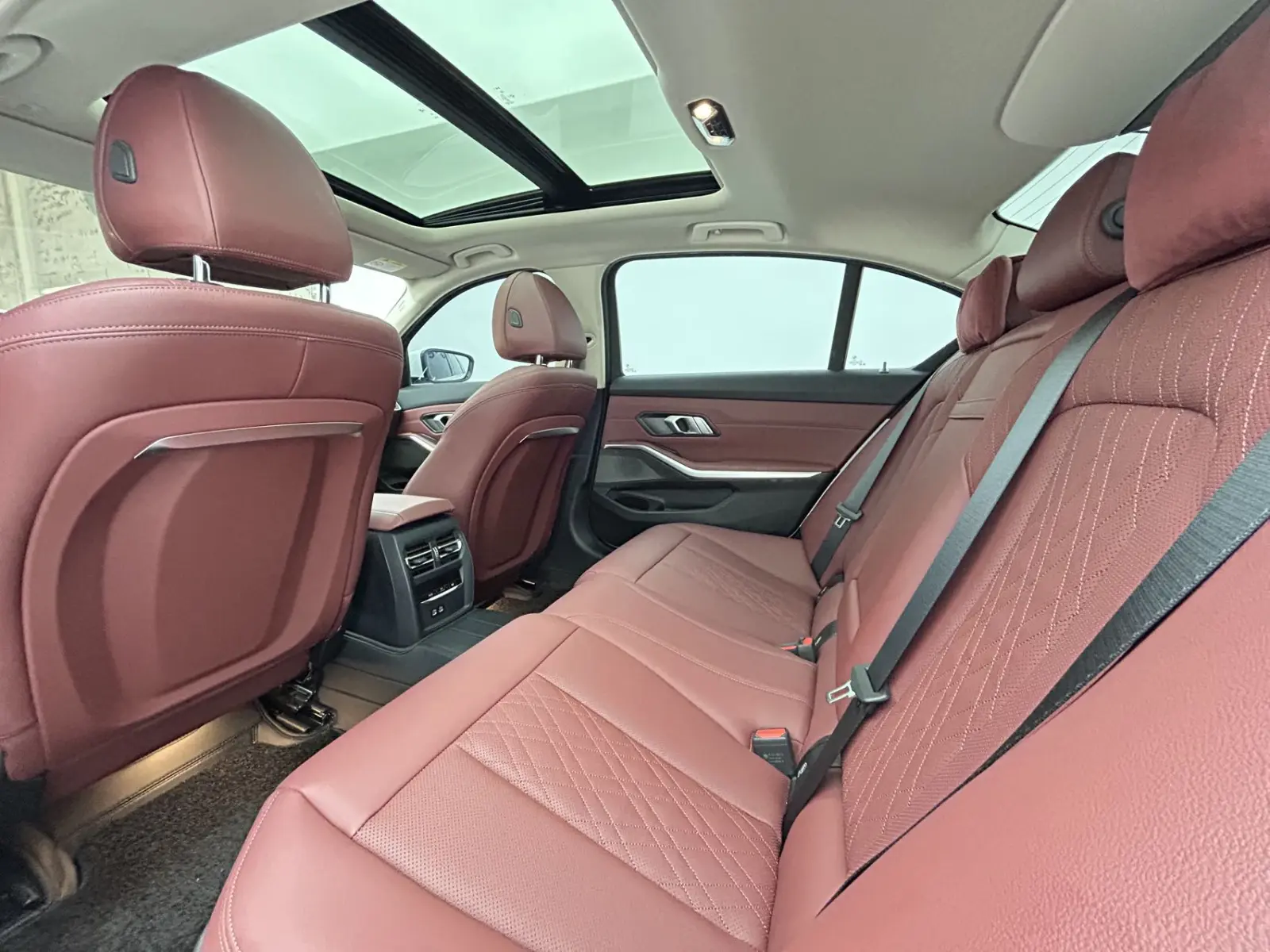 BMW 320Li, 2022