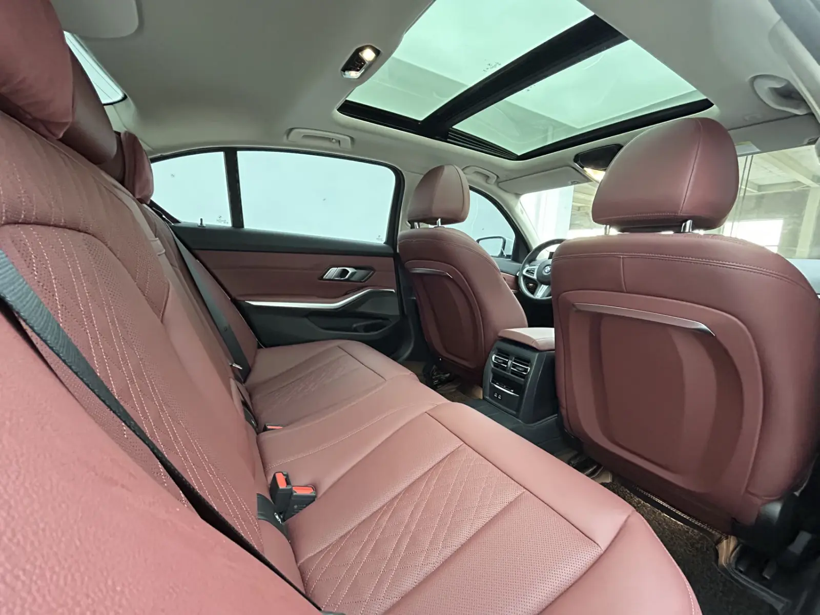 BMW 320Li, 2022