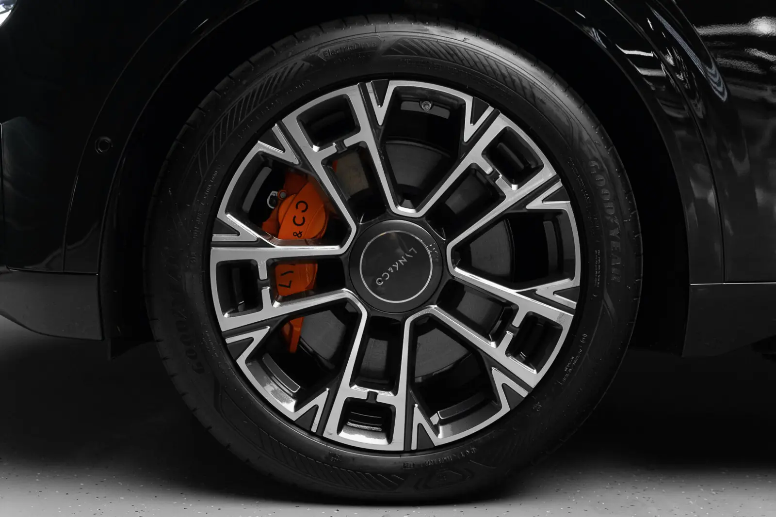 Lynk & Co 900 2025 11