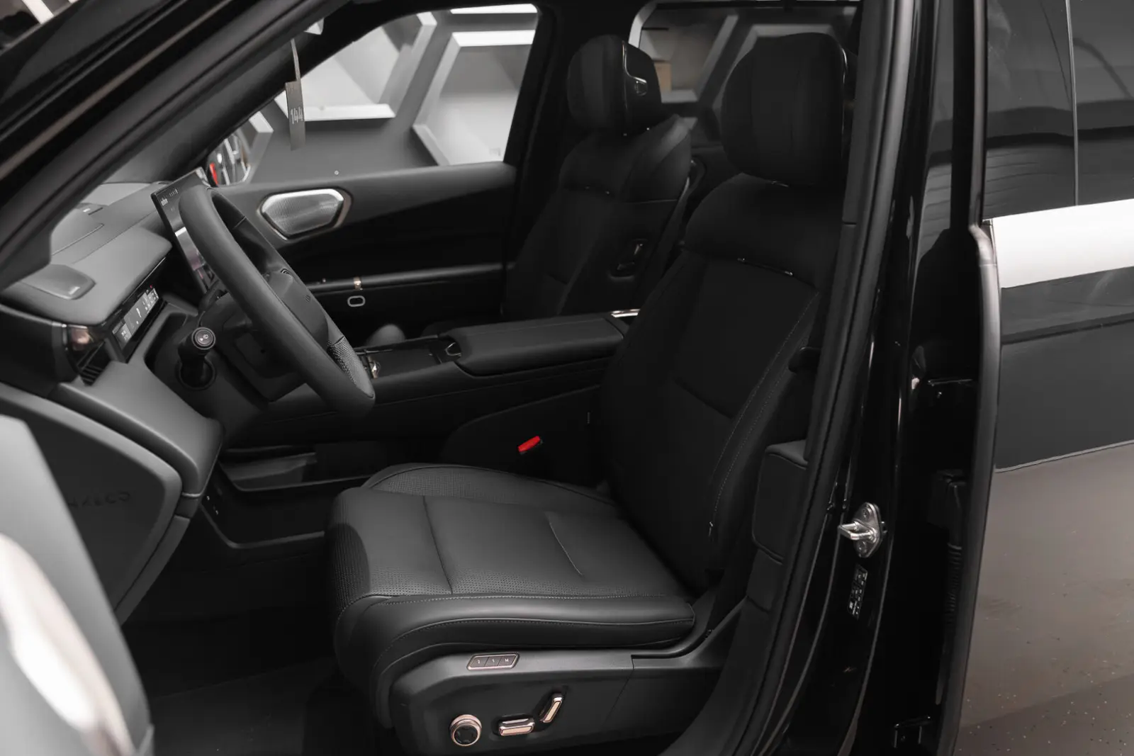 Lynk & Co 900 2025 24