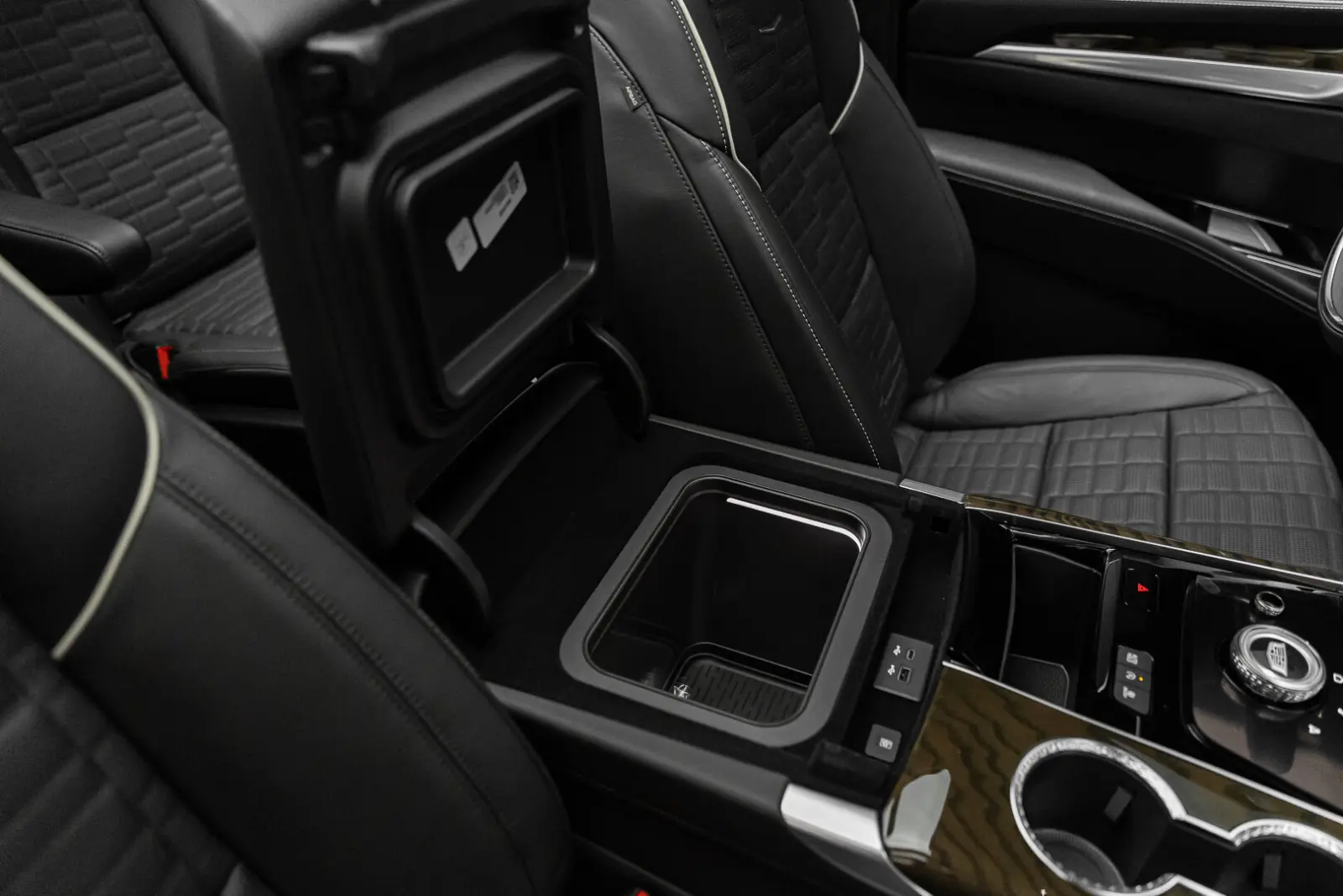 Cadillac Escalade 2026 12