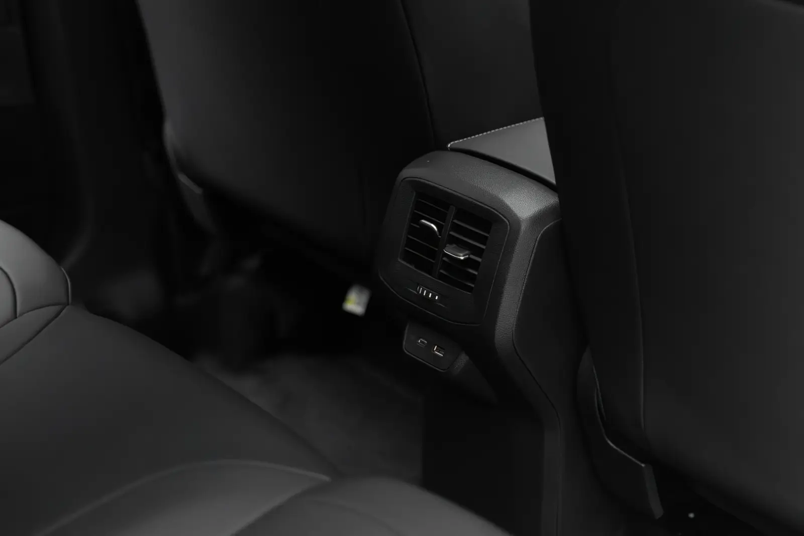 Volkswagen Tharu XR 2026 28