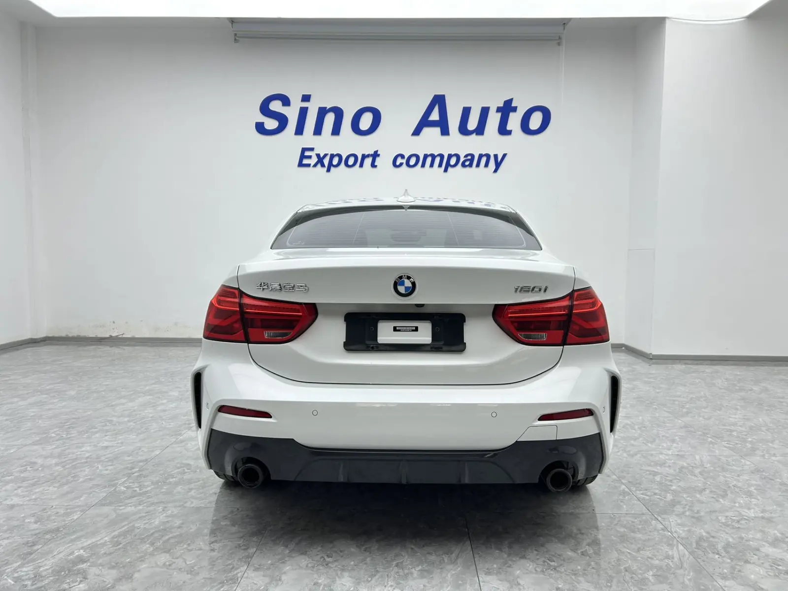 BMW 120i, 2022